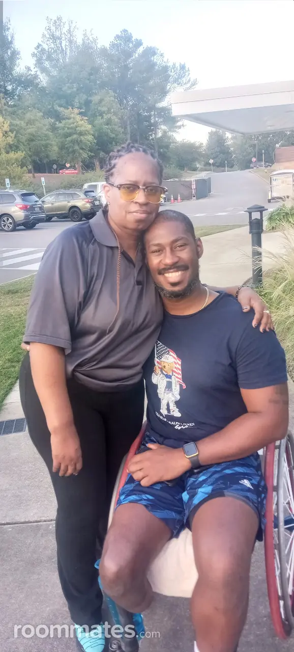 Profile photo 9 of 10