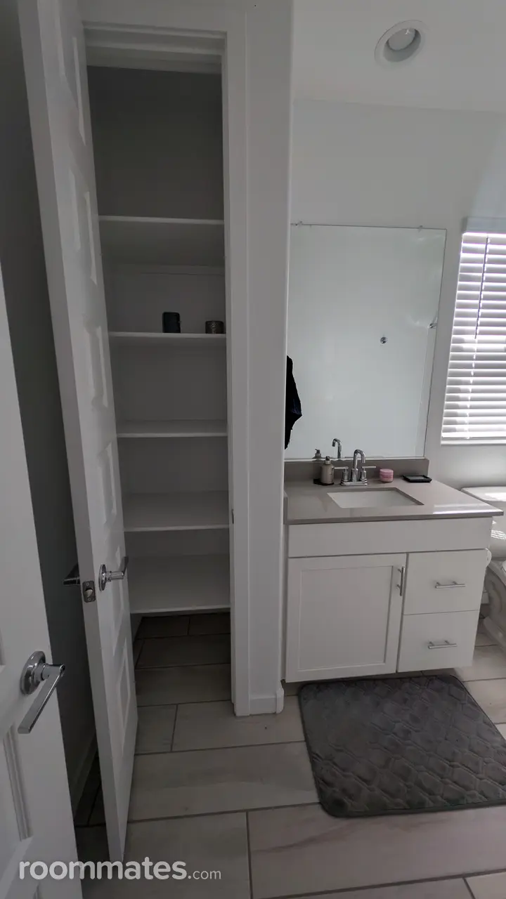 Profile photo 4 of 16