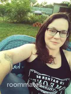 Roommate looking Trenton, NJ, $900