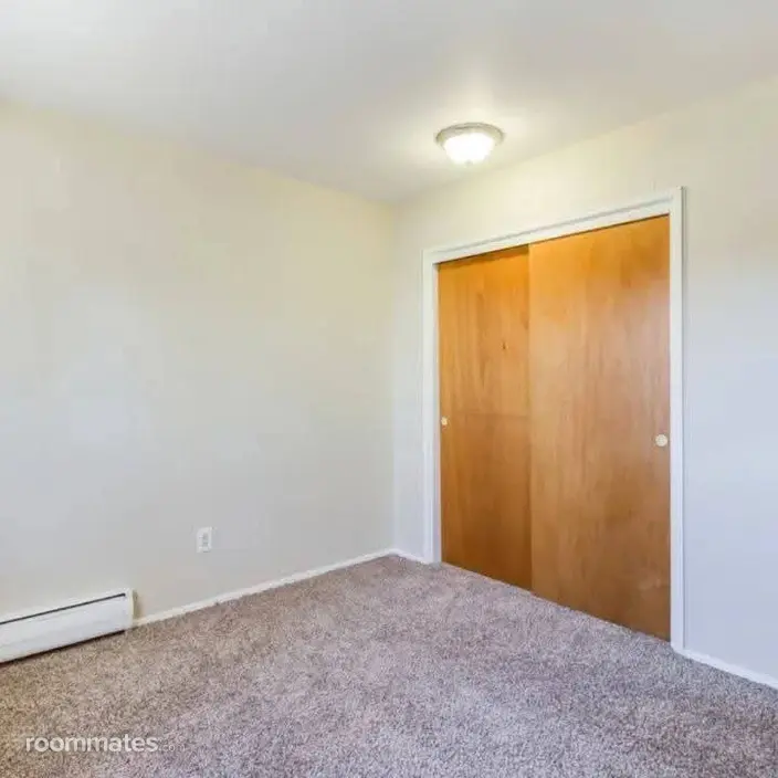 Room for rent in Lansing, MI $625, house