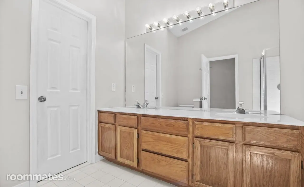 Profile photo 3 of 6