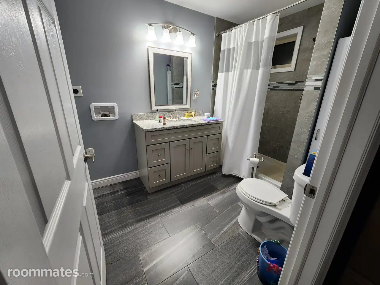 Profile photo 3 of 4