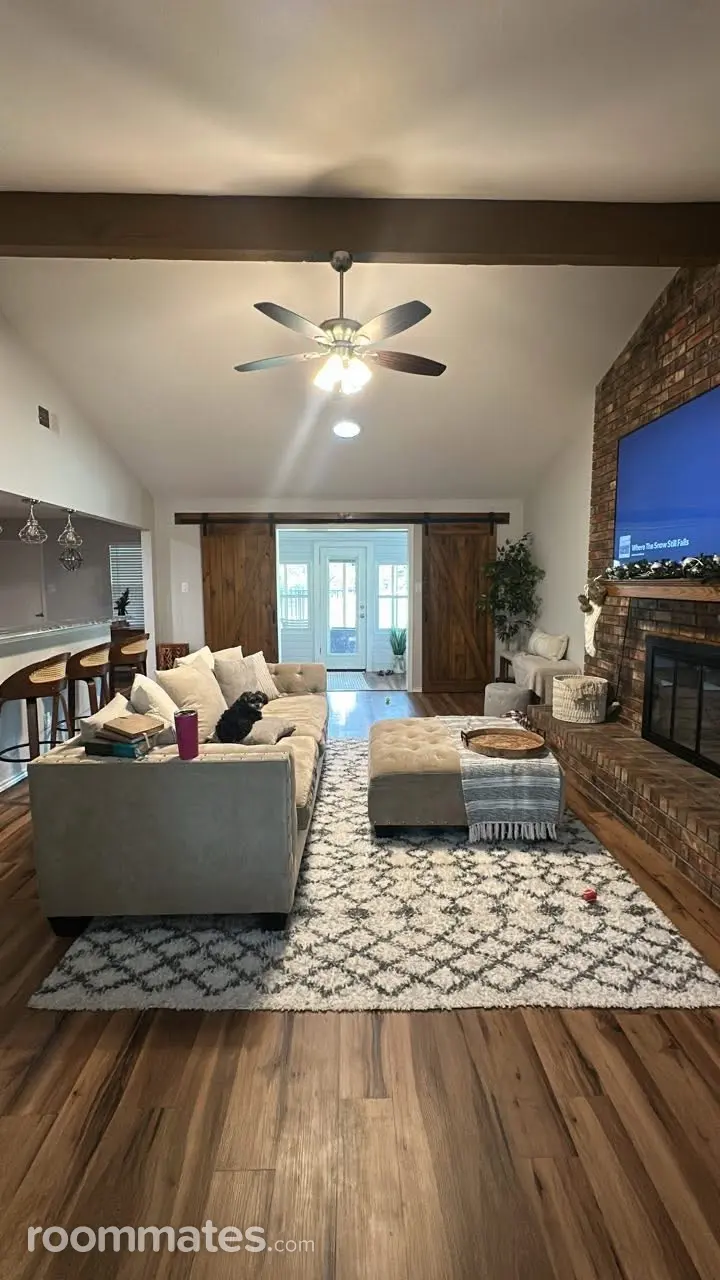 Profile photo 1 of 4