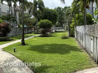 Room for rent in Miami, FL $1200, townhouse