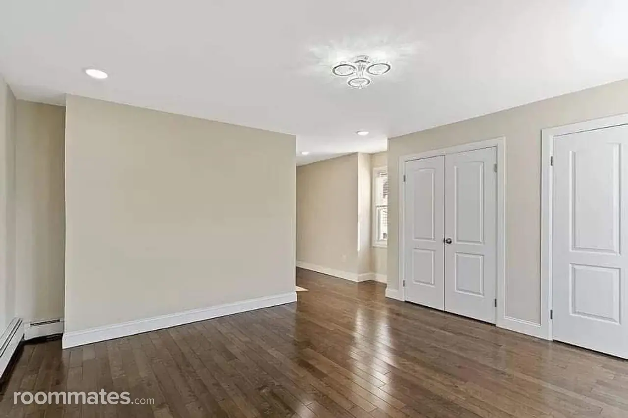 Profile photo 7 of 10