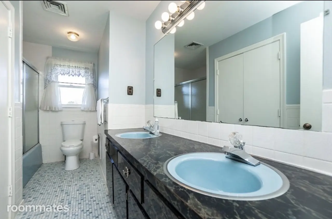 Profile photo 9 of 16