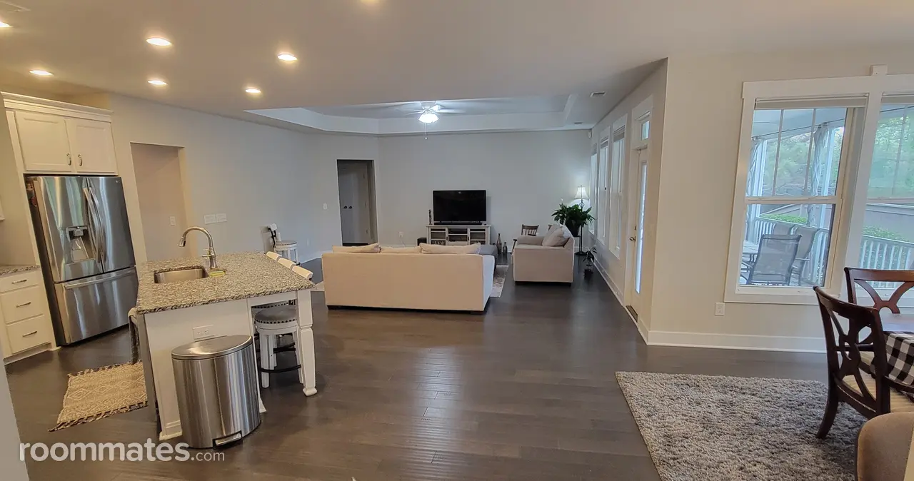 Profile photo 7 of 10