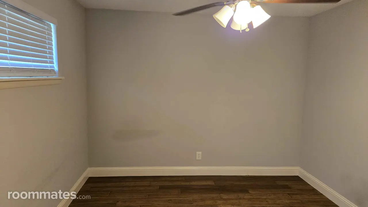 Profile photo 3 of 4