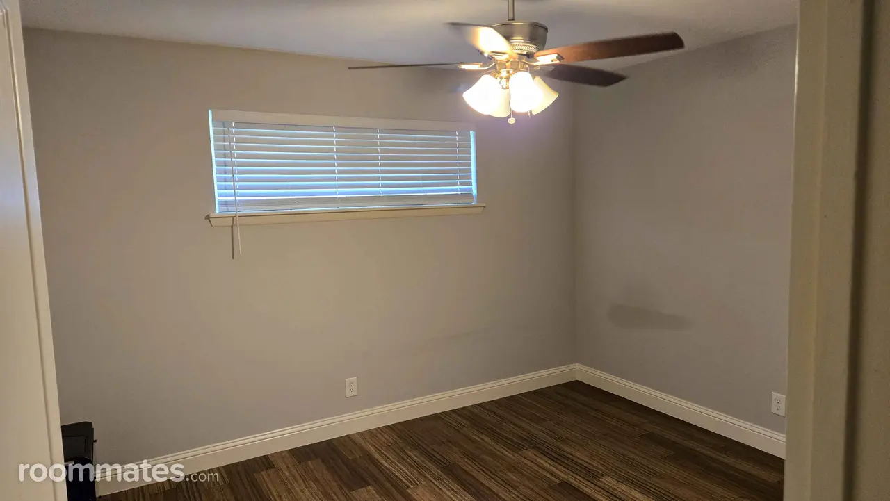 Profile photo 1 of 4