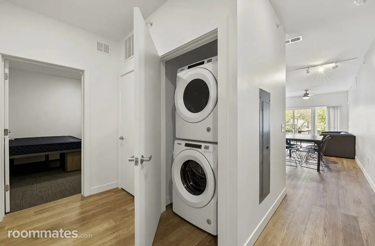 Profile photo 4 of 6