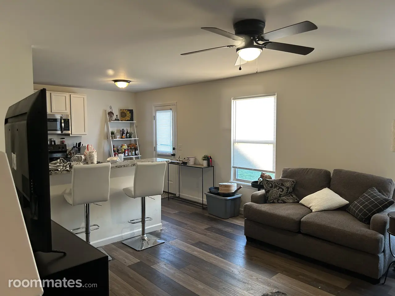 Profile photo 4 of 7