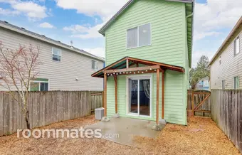 Room for rent in Portland, OR $1000, house