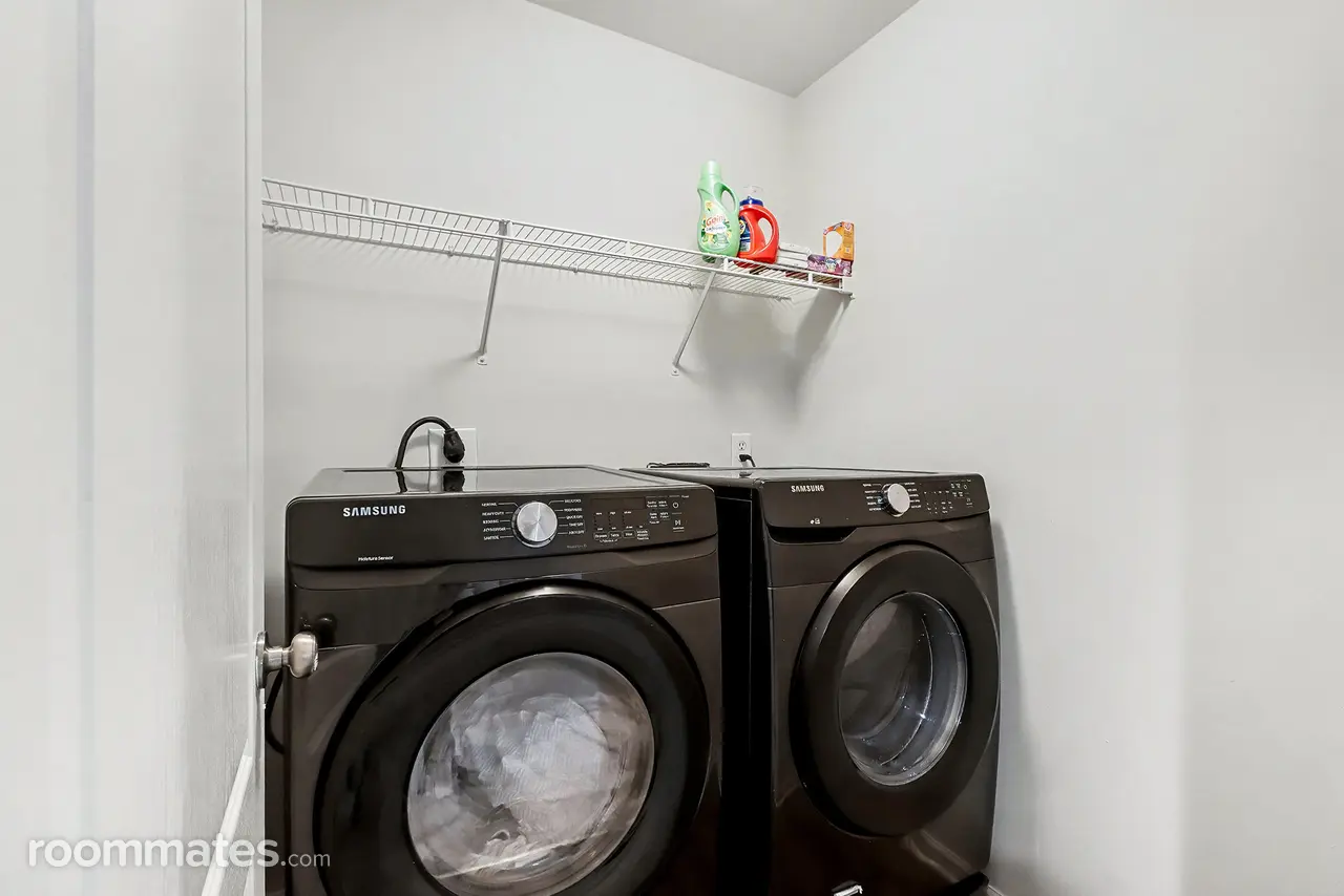 Profile photo 3 of 9