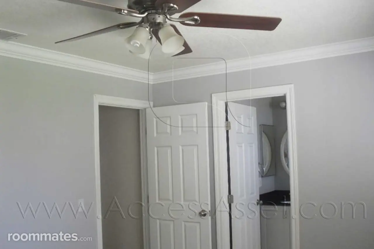 Profile photo 8 of 11