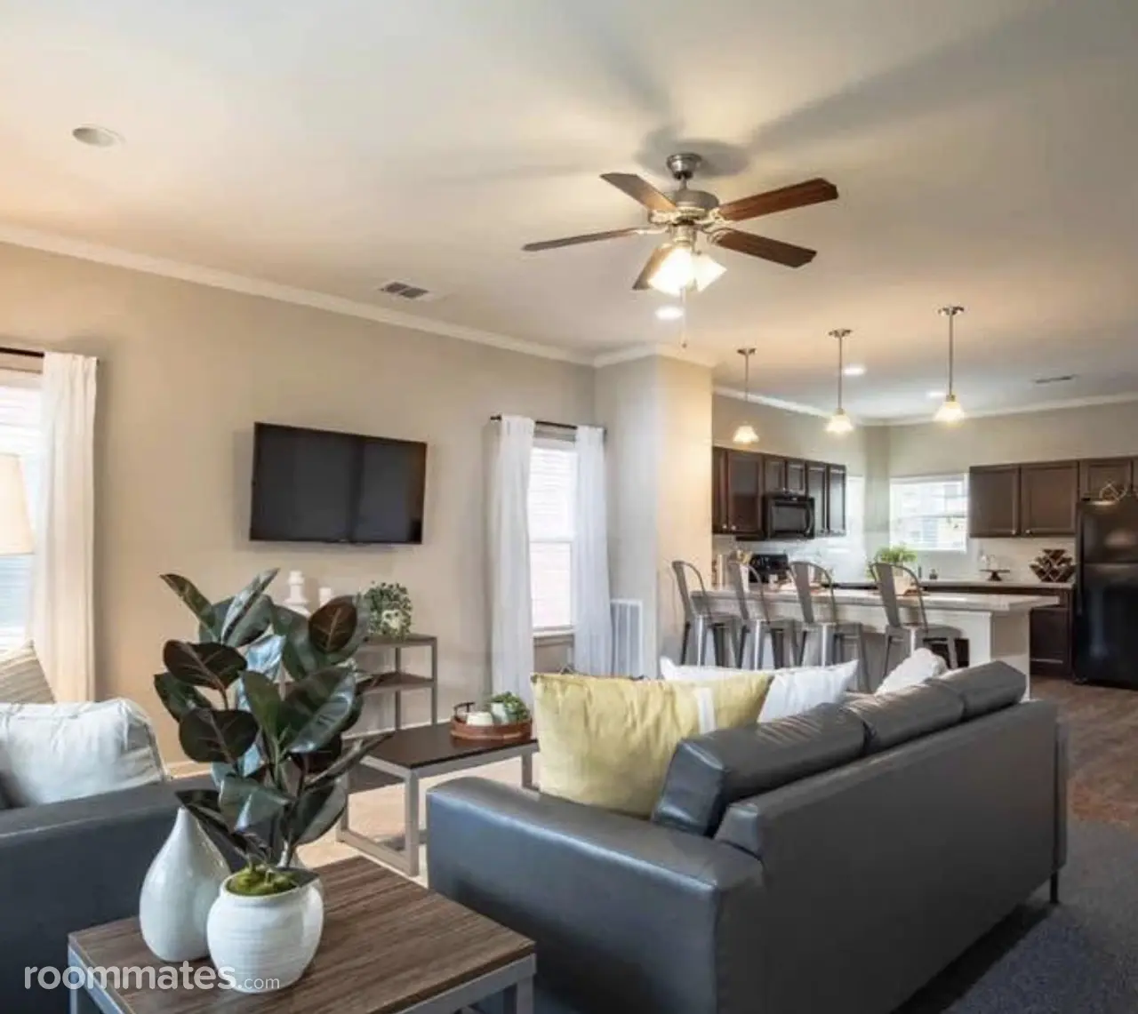 Profile photo 3 of 4