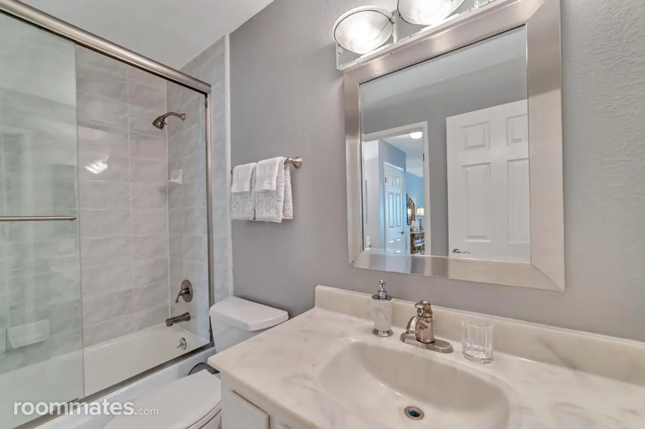 Profile photo 8 of 10