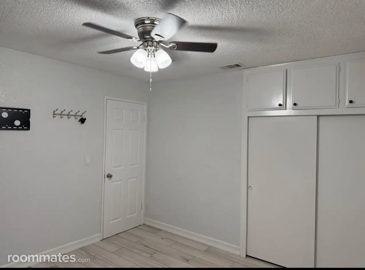 Profile photo 4 of 5