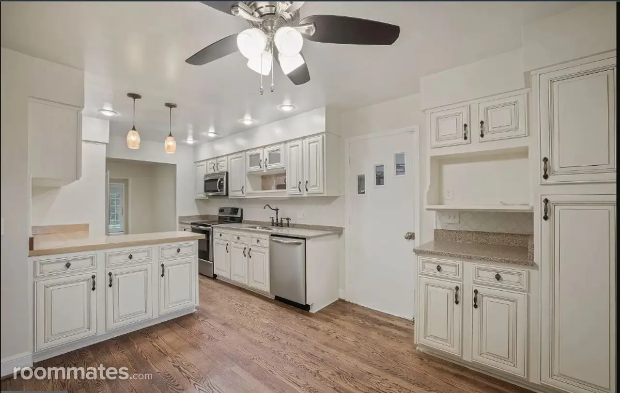 Profile photo 4 of 6