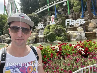 Roommate looking Huntington Beach, CA, $900