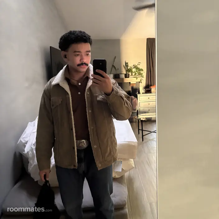 Roommate looking Santa Ana, CA, $1400