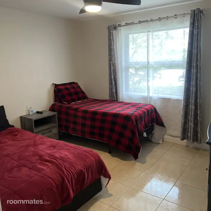 Room for rent in Tamarac, FL $1100, condo