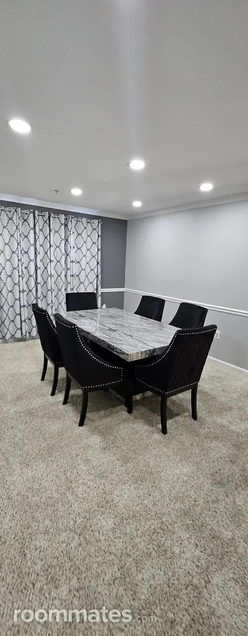 Profile photo 3 of 9