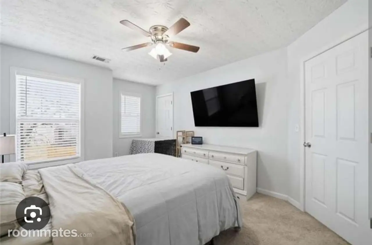 Profile photo 10 of 11