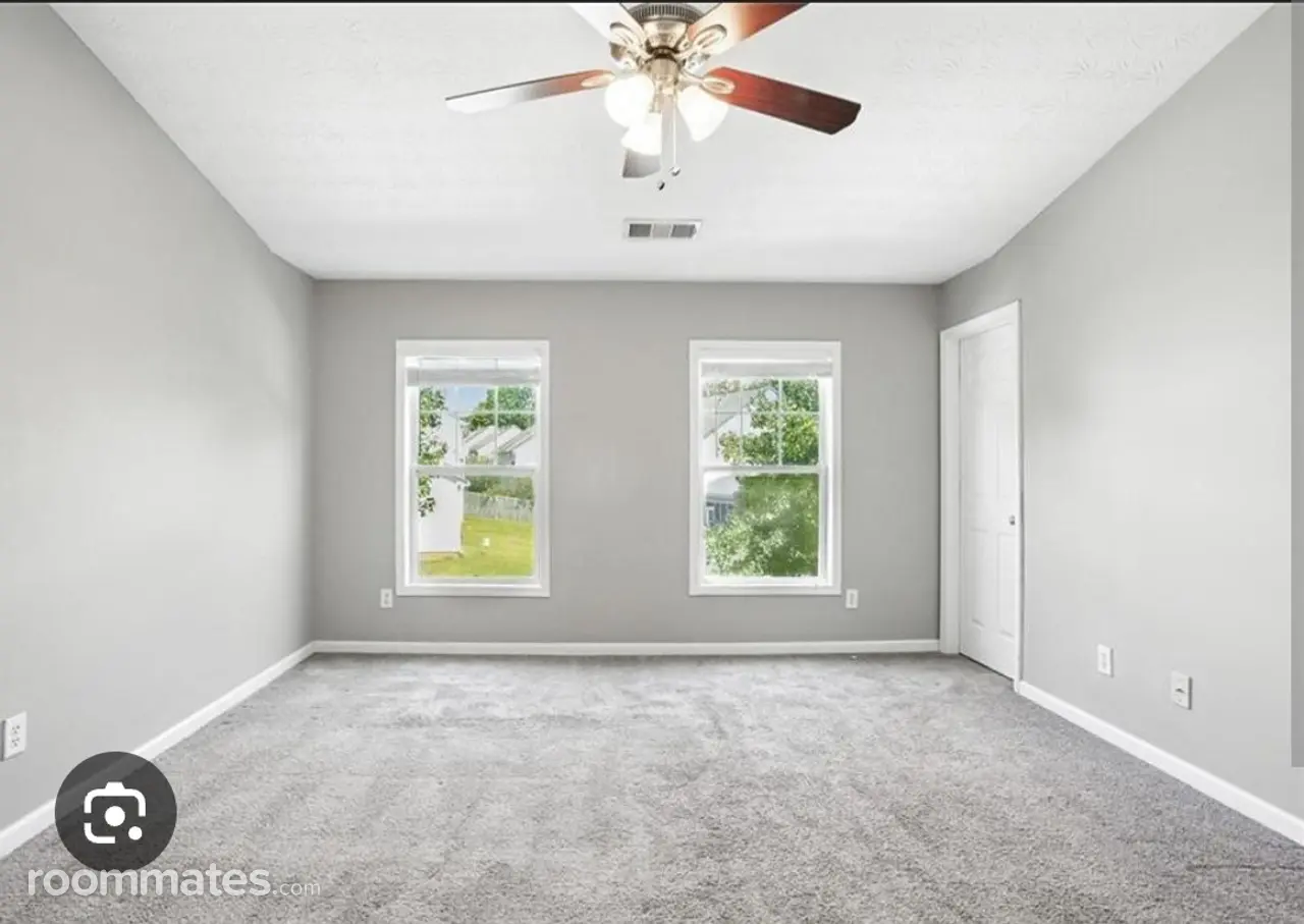 Profile photo 7 of 11