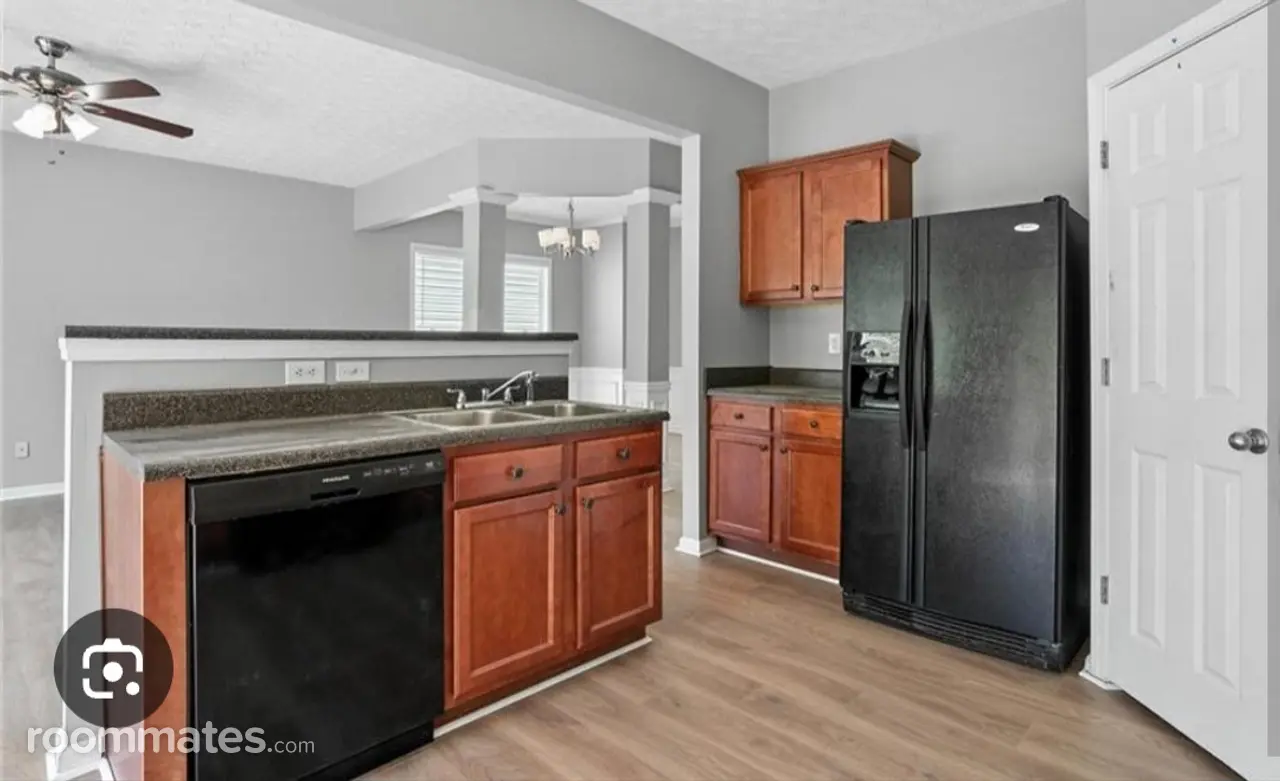 Profile photo 3 of 11