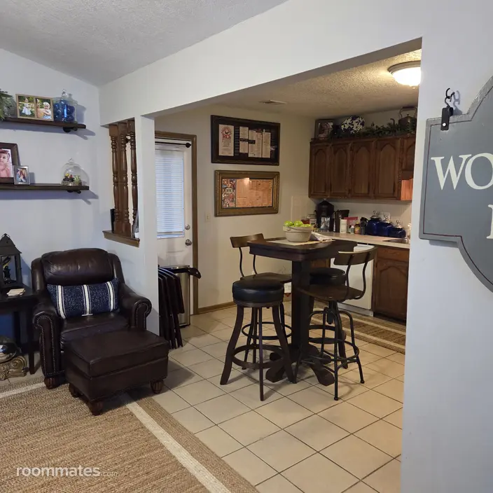 Room for rent in Lees Summit, MO $750, house