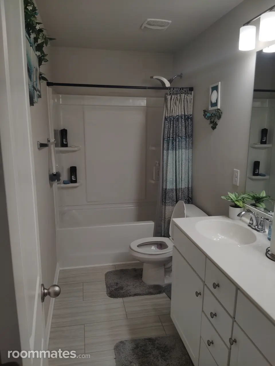 Profile photo 7 of 15