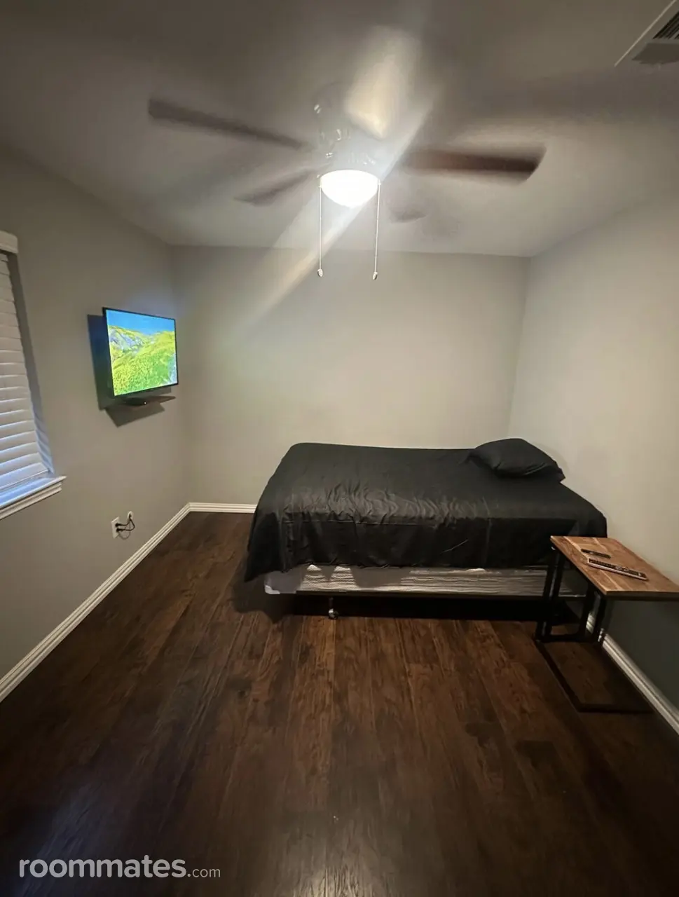 Profile photo 4 of 11