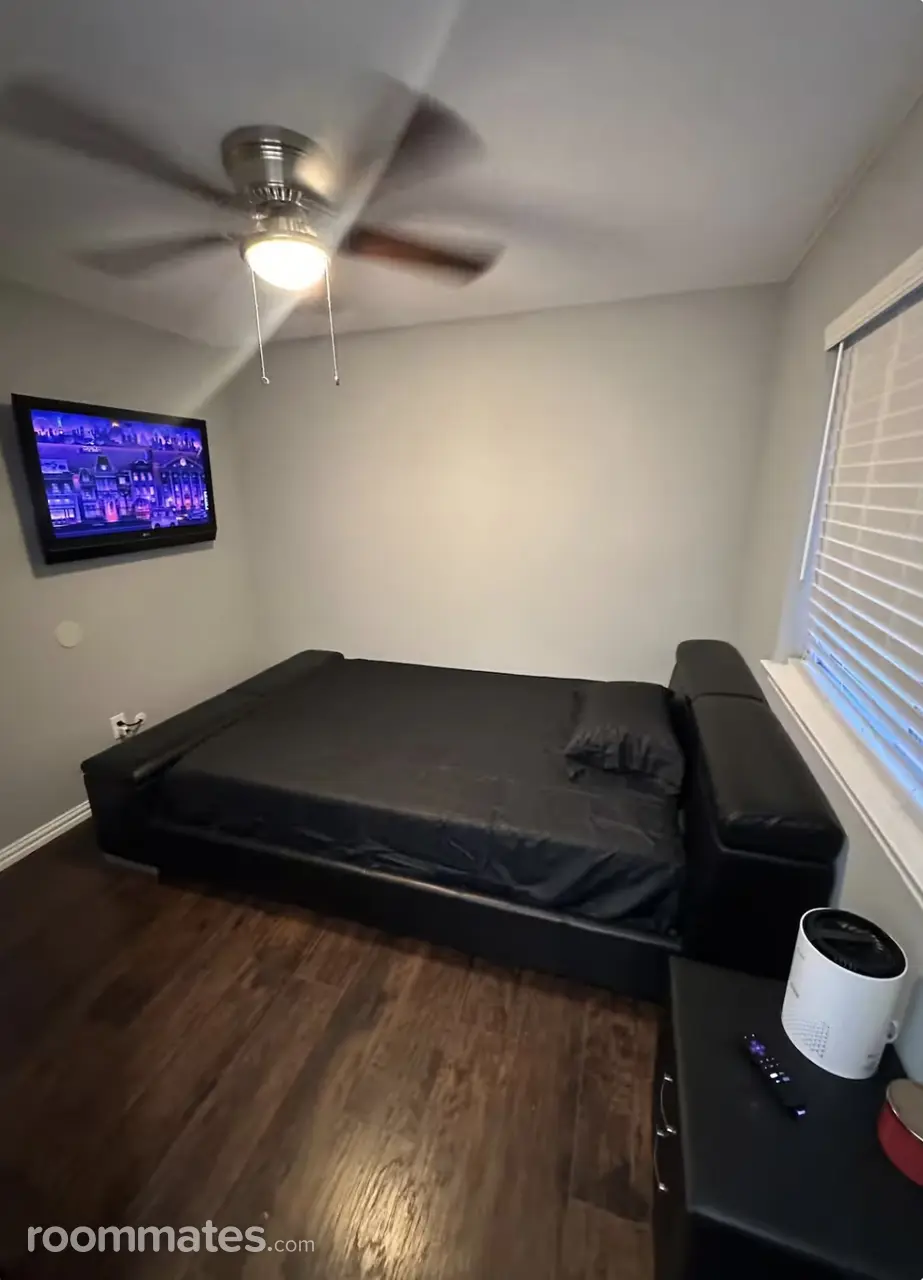 Profile photo 2 of 11