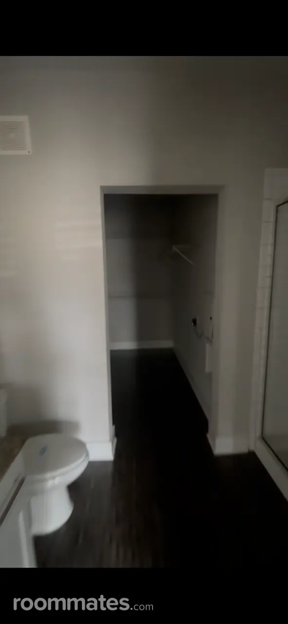 Profile photo 7 of 8