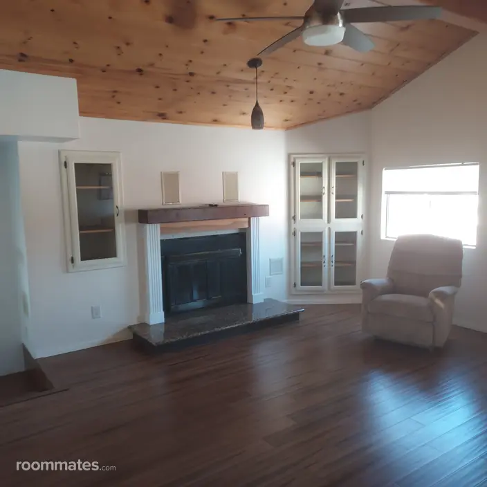 Room for rent in Bakersfield, CA $1000, house
