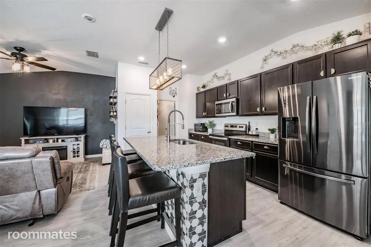 Profile photo 3 of 9