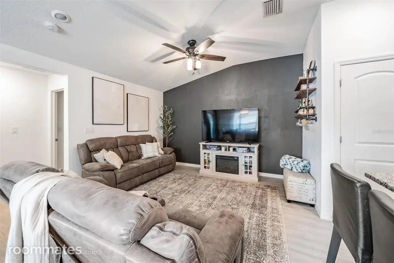 Profile photo 6 of 9