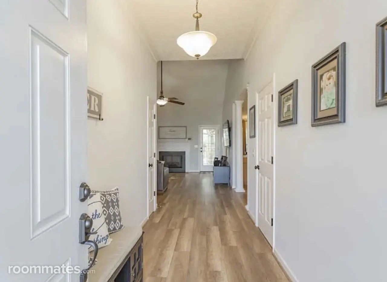 Profile photo 3 of 9