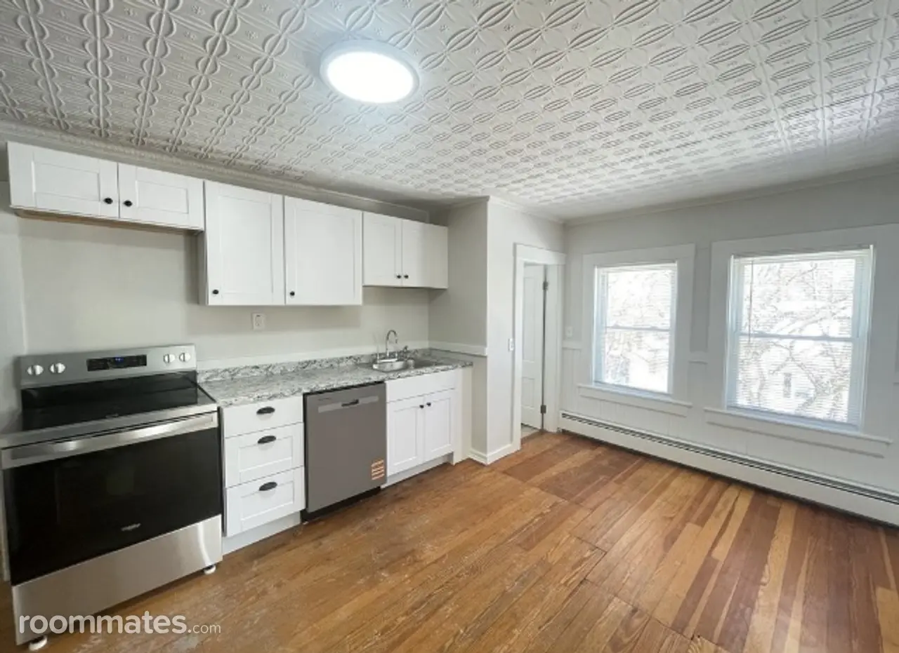 Profile photo 7 of 10