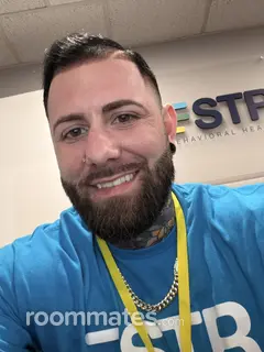 Roommate looking Freehold, NJ, $1300