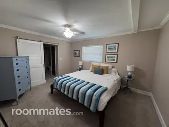Room for rent in St. Petersburg, FL $2500, house