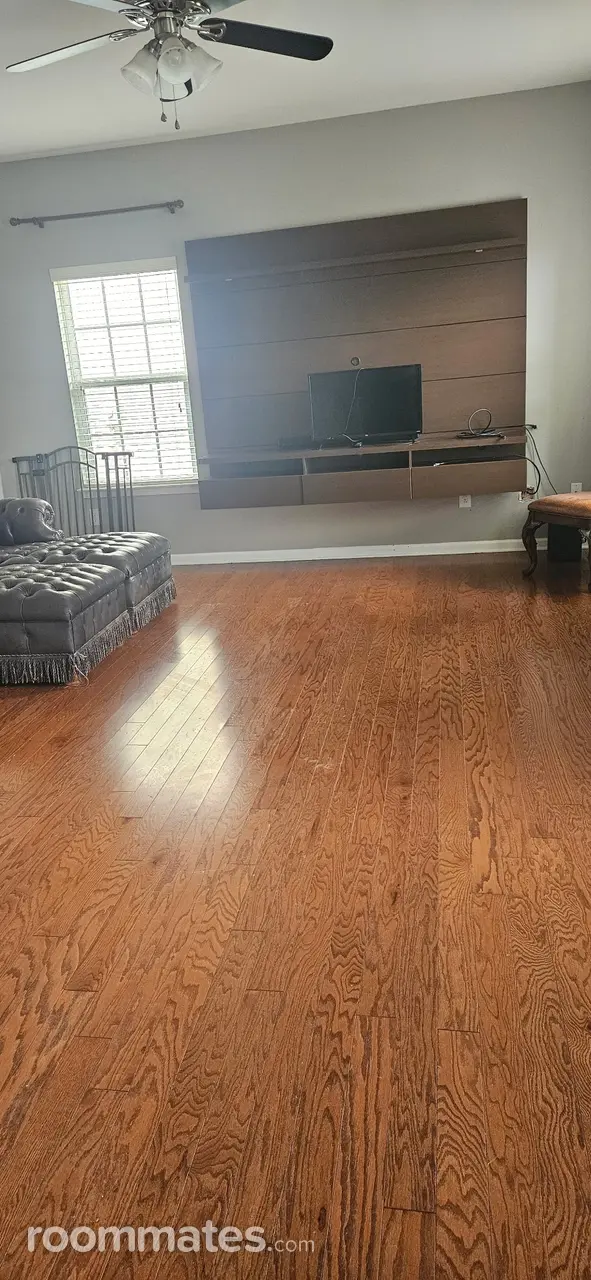 Profile photo 9 of 11