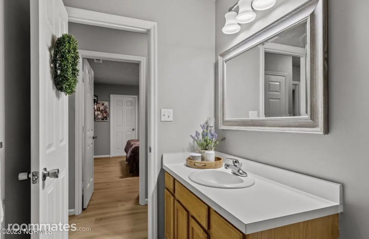 Profile photo 4 of 6