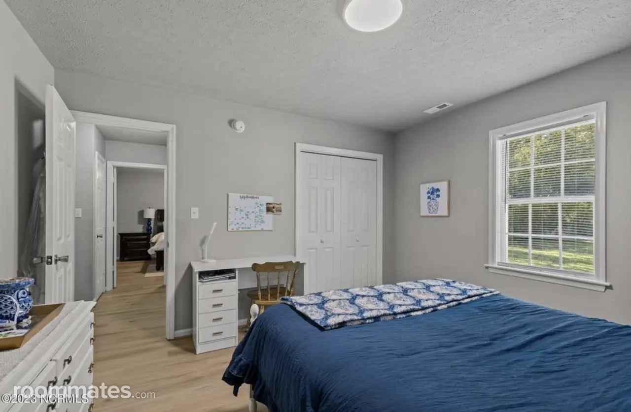 Profile photo 3 of 6