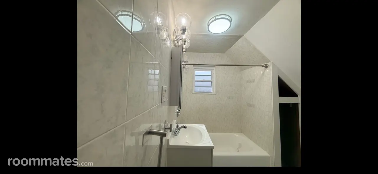 Profile photo 5 of 11