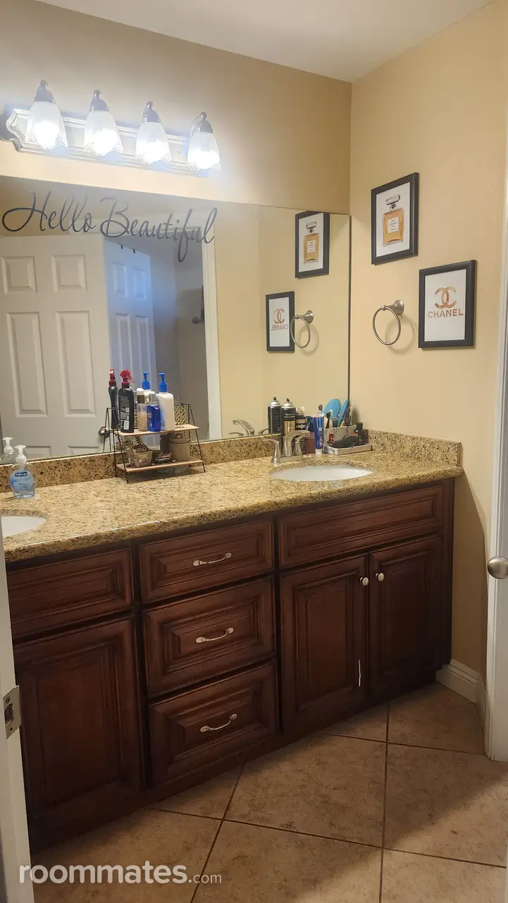 Profile photo 3 of 18