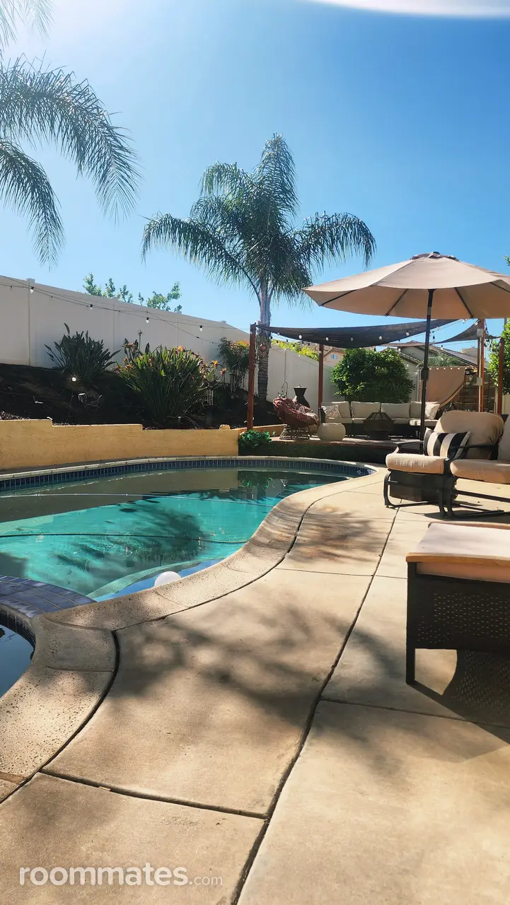 Profile photo 18 of 18