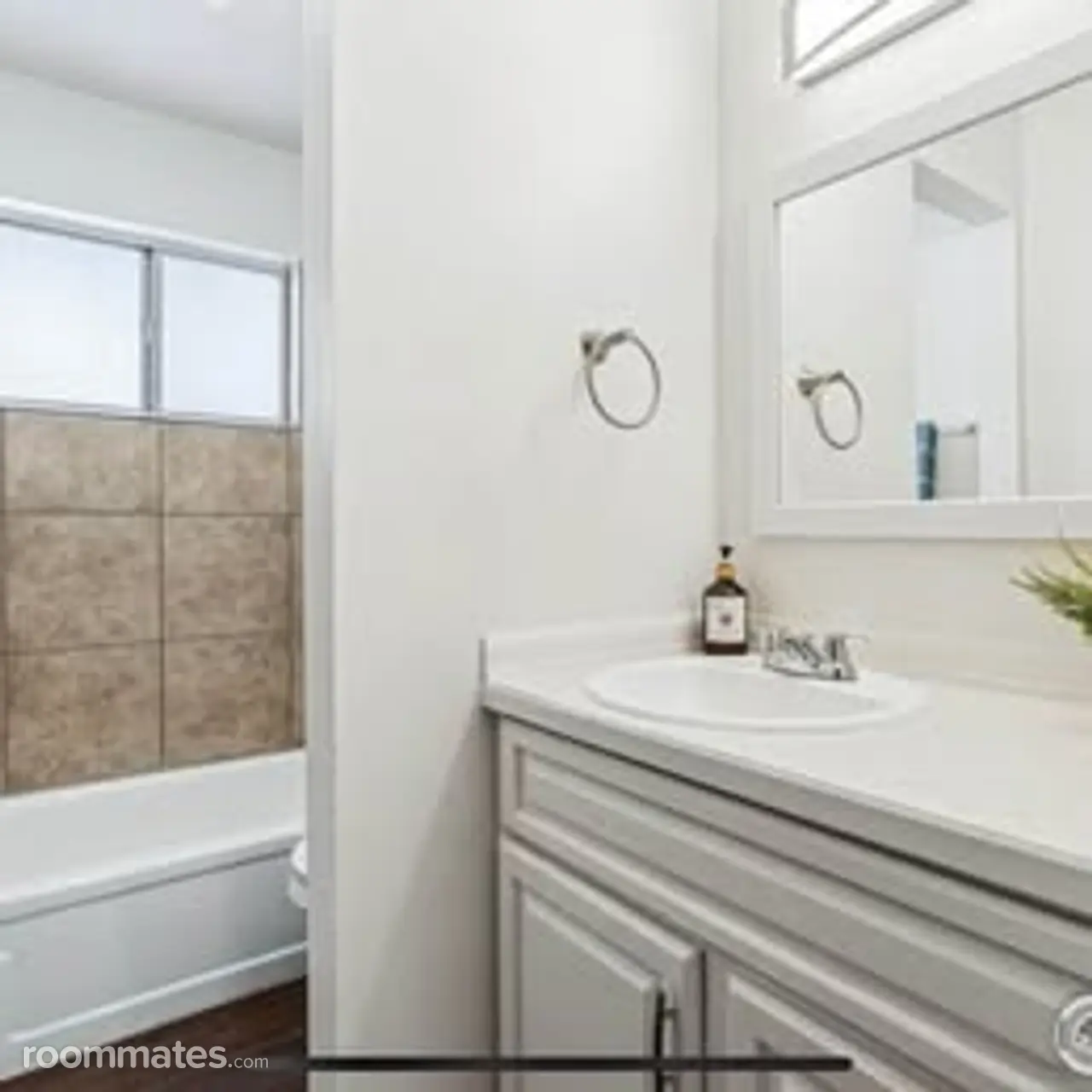 Profile photo 6 of 8