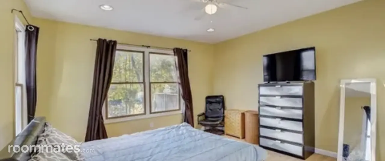 Profile photo 6 of 11