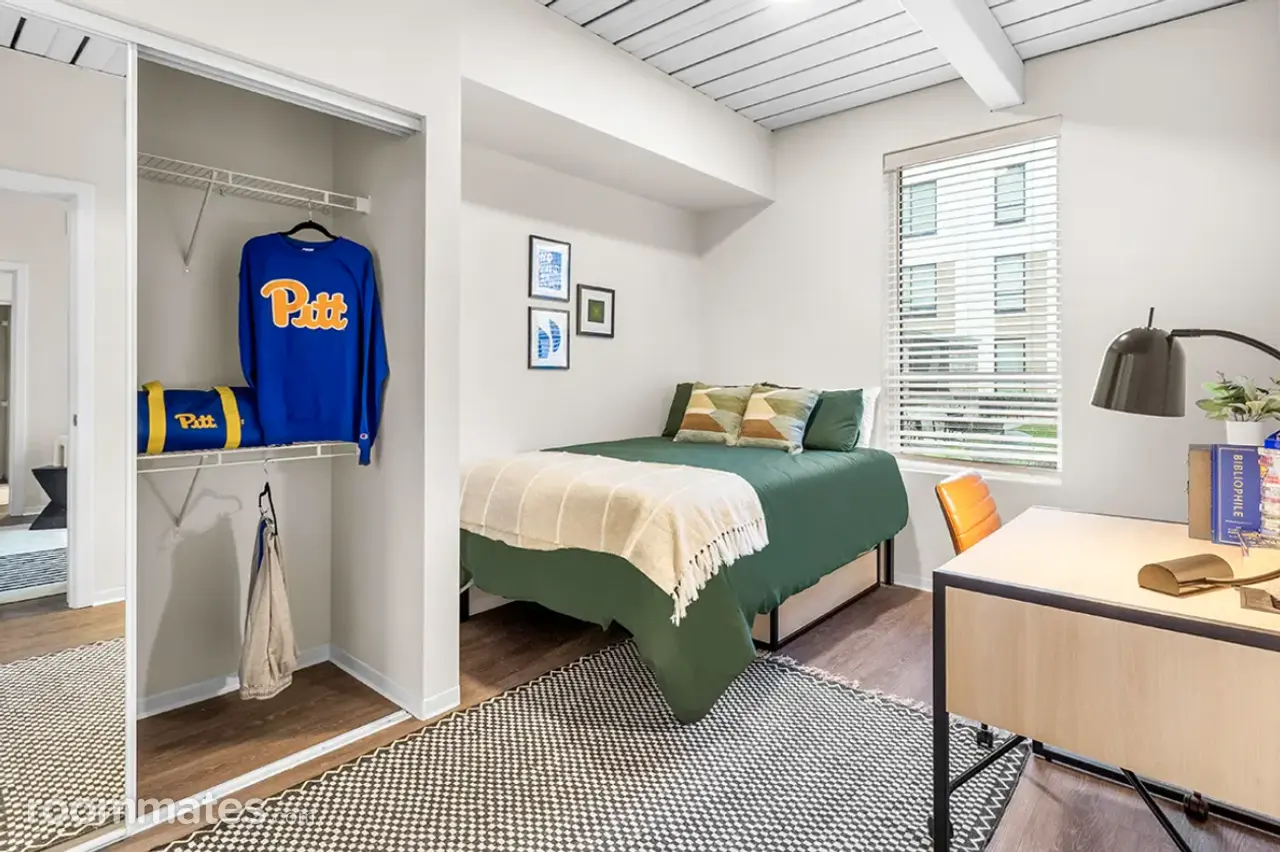 Profile photo 3 of 10